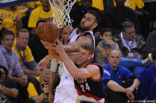 他在球场上 他在球场上